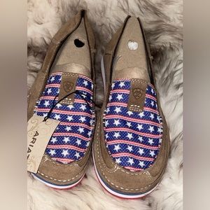 NWOB Ariat Cruiser star stripes